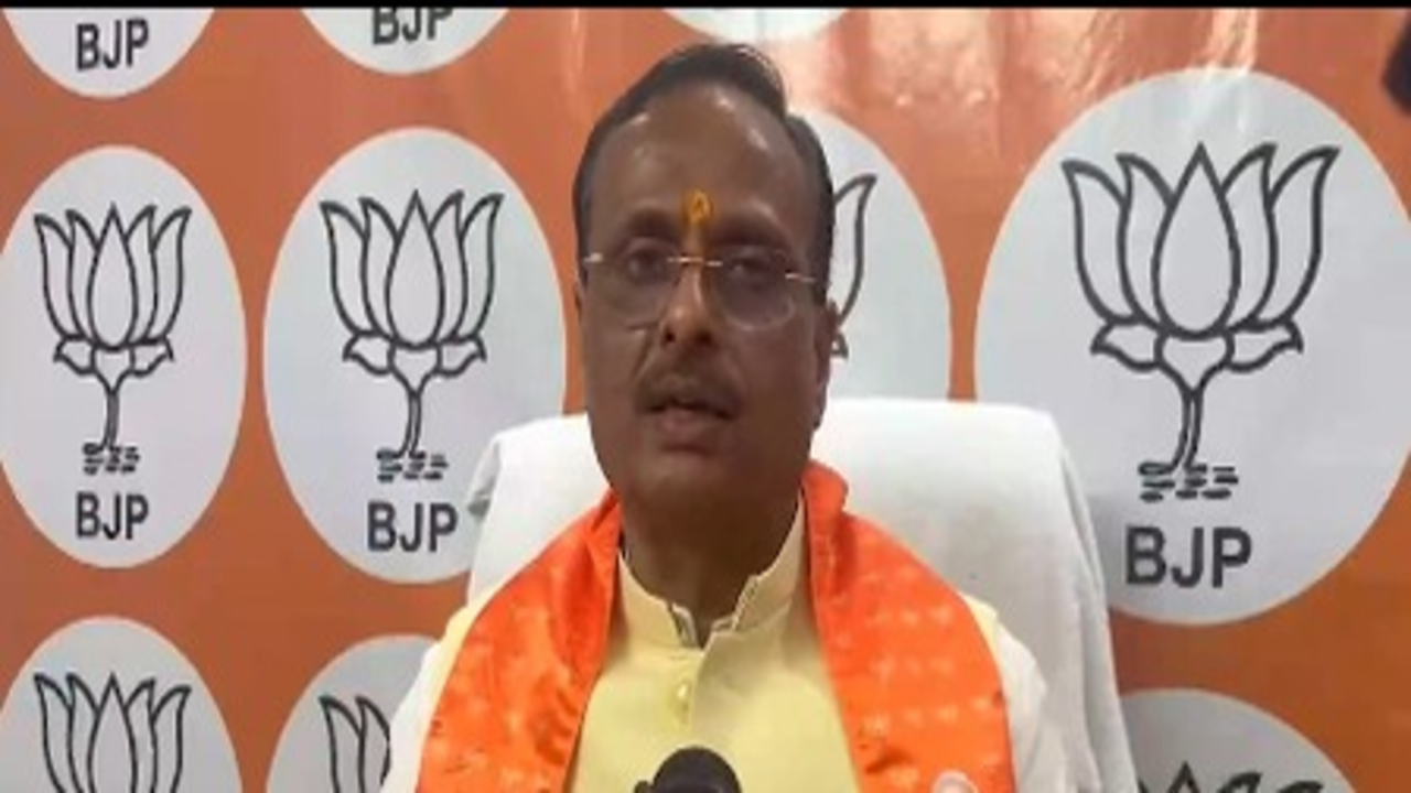 राम मंदिर ट्रस्ट विवाद पर भाजपा ने सपा को घेरा, कहा- जांच से पहले राजनीति बंद करें, देश सुरक्षित हाथों में है