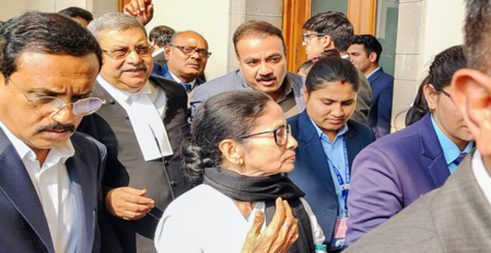 एसआईआर विवाद : ममता बनर्जी की याचिका पर सुप्रीम कोर्ट ने चुनाव आयोग को नोटिस जारी किया