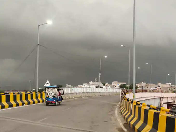 राजस्थान में मौसम का मिजाज बदला: कई जिलों में बारिश और ओलावृष्टि, वीडियो में देंखे 31 मार्च तक बने रहेंगे हालात