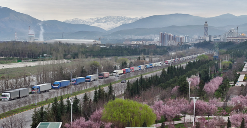 ईरान में संघर्ष कर रहे पर&zwj;िवारों के ल&zwj;िए ताजिकिस्तान ने बढ़ाया मदद का हाथ, 3,610 टन मानवीय सहायता भेजी