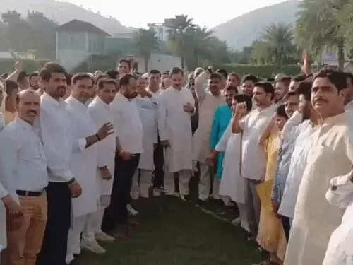 नेता प्रतिपक्ष टीकाराम जूली बोले- कांग्रेसी भी दिल्ली पहुंच रहे, पंचायत चुनाव के टिकट फाइनल करने से पहले भूपेंद्र यादव और वैभव गहलोत अलवर पहुंचे