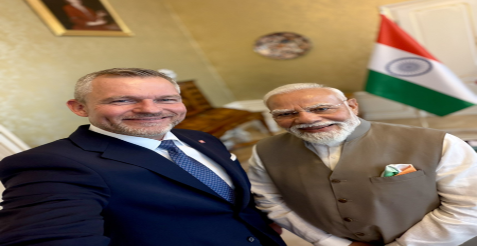 ब्रातिस्लावा में राष्ट्रपति पीटर पेलेग्रिनी से म&zwj;िले प्रधानमंत्री मोदी, योग श&zwj;िव&zwj;िर में शाम&zwj;िल होकर पेंट&zwj;िंग प्रदर्शनी का क&zwj;िया अवलोकन