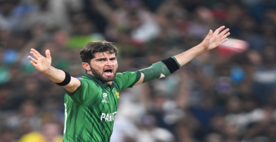 टी20 वर्ल्ड कप: इंग्लैंड के खिलाफ पाकिस्तान ने टॉस जीतकर चुनी बल्लेबाजी, शाहीन अफरीदी की वापसी