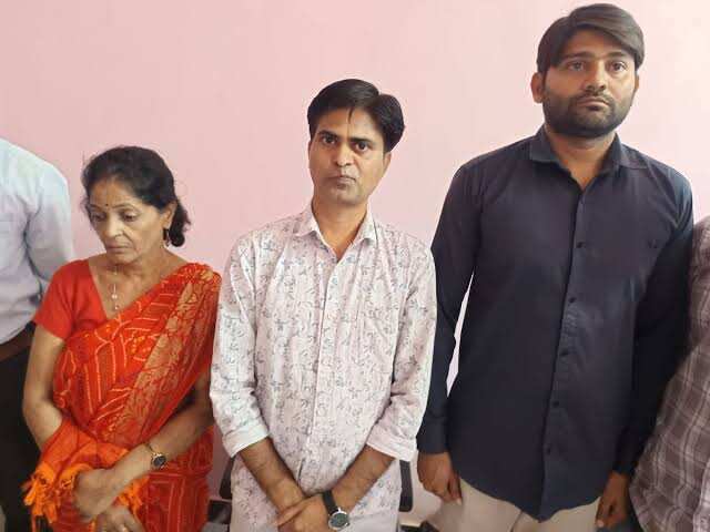बांसवाड़ा में कॉलेज के डायरेक्टर समेत 3 गिरफ्तार, एक्सक्लूसिव फुटेज में देंखे छात्र से 5 हजार रुपए की रिश्वत लेते ACB ने पकड़ा; हर स्टूडेंट से मांगे थे 20 हजार