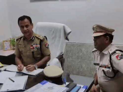 अलवर रेलवे स्टेशन पर RPF IG का निरीक्षण, वीडियो में जाने त्योहारों में 60 ट्रेनों तक एस्कॉर्टिंग; जवानों को दिए निर्देश
