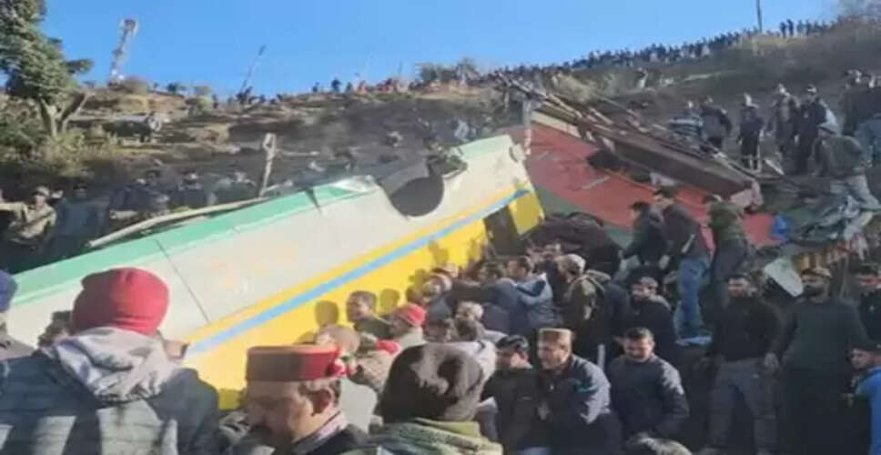 हिमाचल प्रदेश : सिरमौर में खाई में गिरी बस, कई लोगों की मौत, सीएम ने जताया दुख