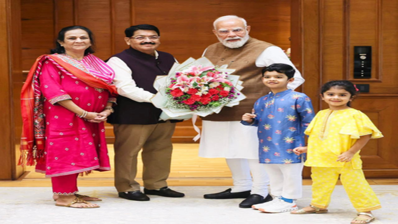 चौथी बार राज्यसभा पहुंचे परिमल नाथवाणी, शपथ के बाद पीएम मोदी से की मुलाकात