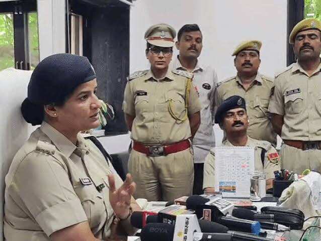 उदयपुर ज्वेलरी शोरूम चोरी: चंबल के बीहड़ में 3 फीट गड्ढे में छिपाया था 1 करोड़ के गहनों का माल, फुटेज में देंखे 3 आरोपी गिरफ्तार