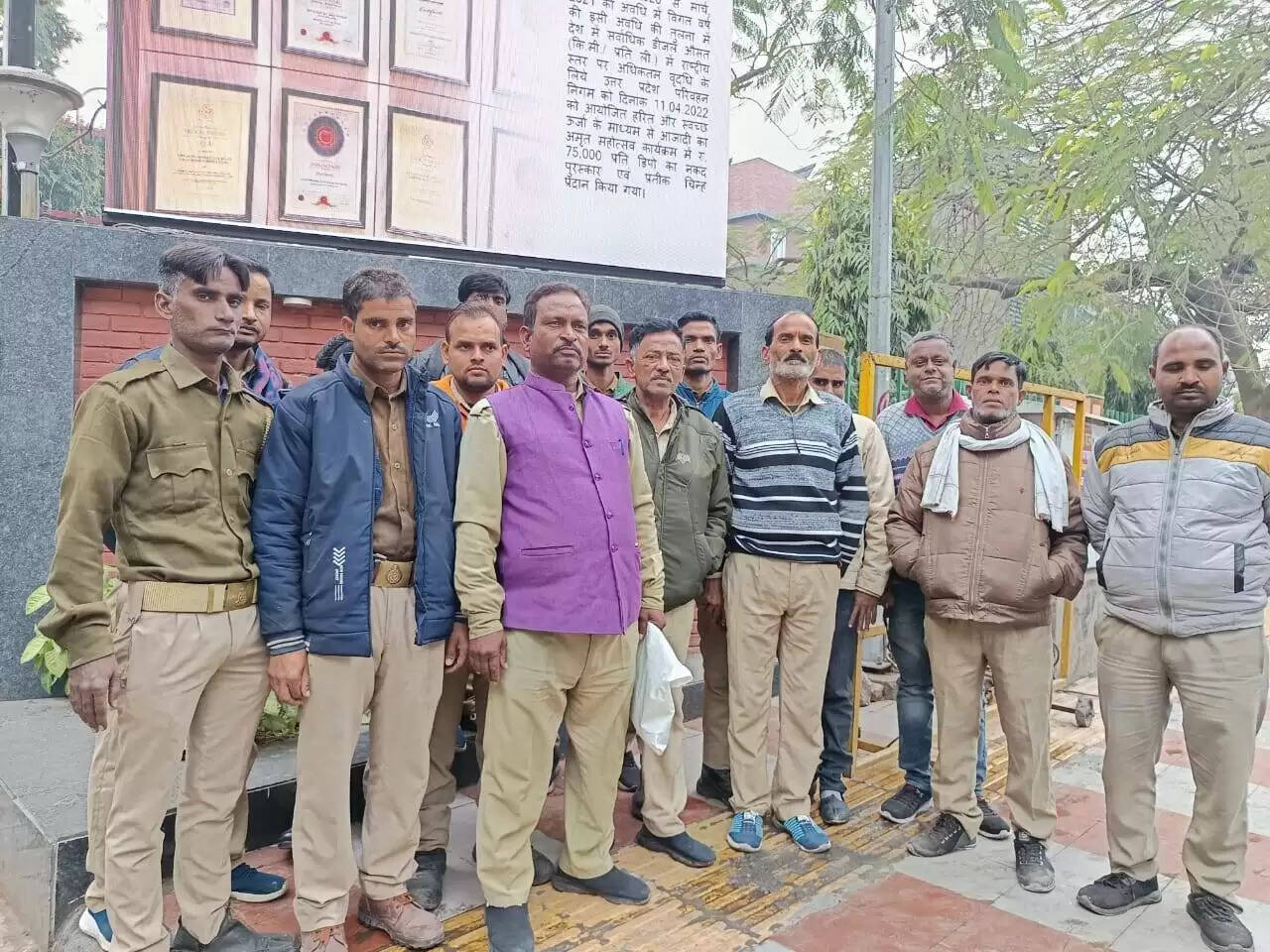 स्पाई कैमरों और ब्लूटूथ से सरकारी नौकरी की जुगाड़, फुटेज में जानें SOG ने पकड़े चार कर्मचारी, पेपर लीक सरगना से 3 से 5 लाख में किया था सौदा