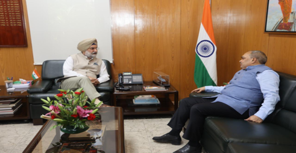दिल्ली के उपराज्यपाल ने सीएक्यूएम प्रमुख से वायु गुणवत्ता संबंधी मुद्दों पर चर्चा की