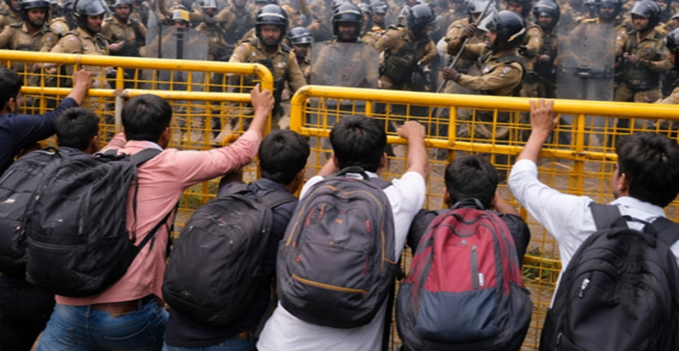 जयपुर: राजस्थान यूनिवर्सिटी में कार्यक्रम को लेकर विवाद, एनएसयूआई कार्यकर्ताओं और पुलिस में झड़प