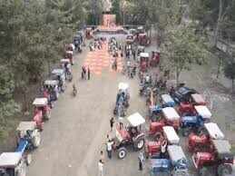 कोटा में किसानों की ट्रैक्टर रैली: फसल खराबा पर मुआवजे की मांग जोर पकड़ने लगी