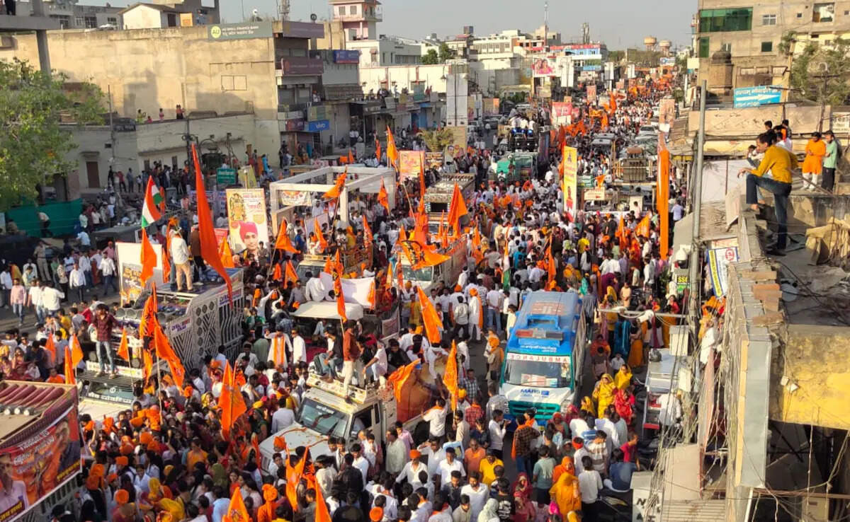 रामनवमी पर शहर में भव्य शोभायात्राएं, वीडियो में देंखे सुरक्षा और ट्रैफिक के विशेष इंतजाम