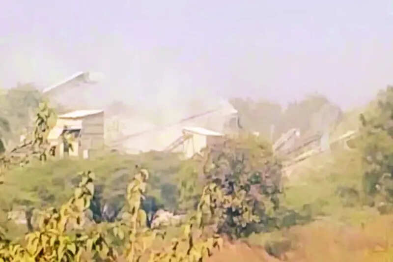 औद्योगिक विकास की कीमत, ‘वस्त्रनगरी’ बनती जा रही ‘प्रदूषणनगरी’, धूल-धुएं से घुट रही शहर की सांसें