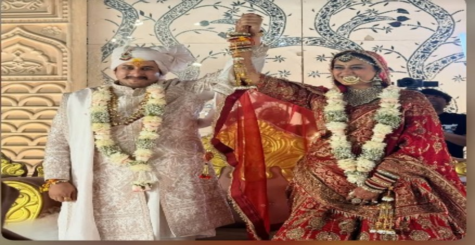 लाल जोड़े में सजीं यामिनी सिंह, आम्रपाली दुबे ने दी शादी की बधाई