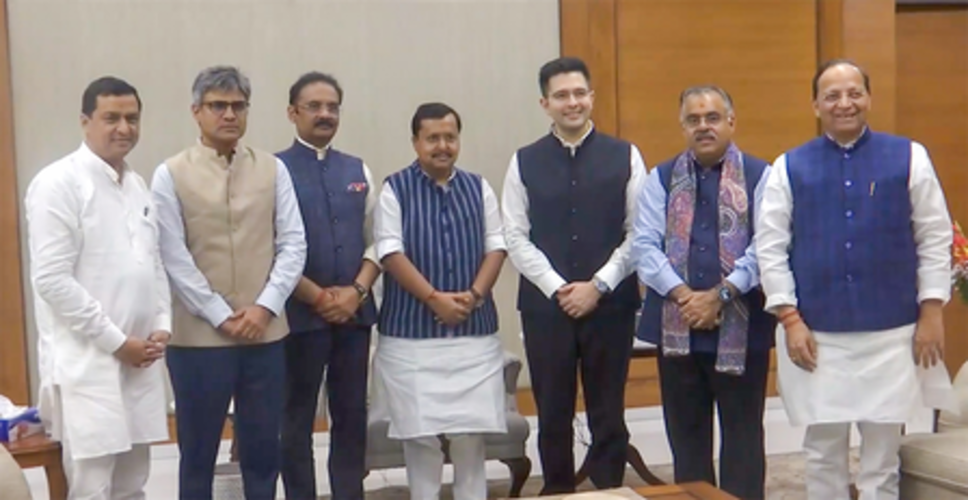 भाजपा में शामिल हुए राघव चड्ढा, संदीप पाठक और अशोक मित्तल, नितिन नवीन ने खिलाई मिठाई