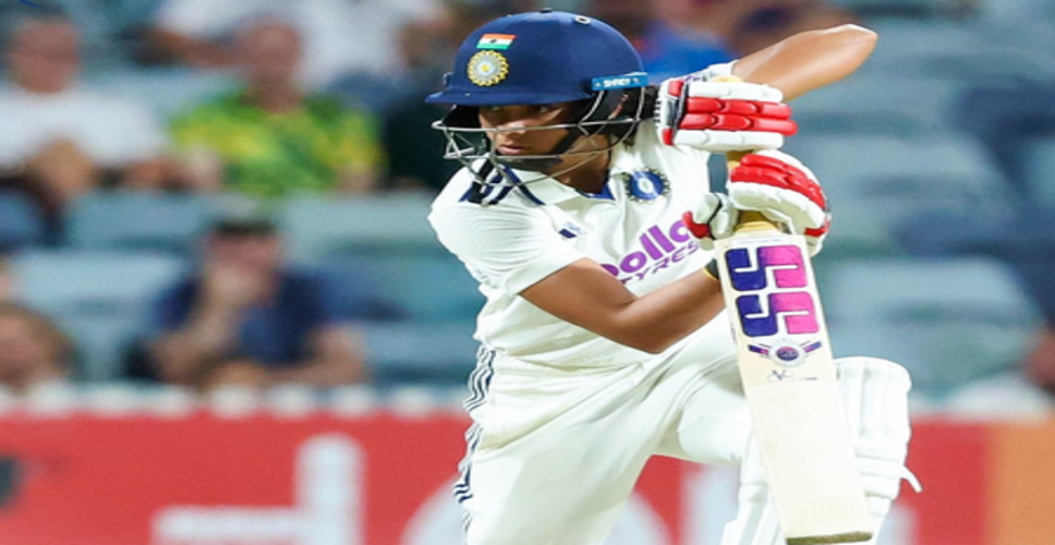 पिंक-बॉल टेस्ट: ऑस्ट्रेलिया के हाथों में मुकाबला, दूसरी पारी में भारत ने गंवाए 6 विकेट