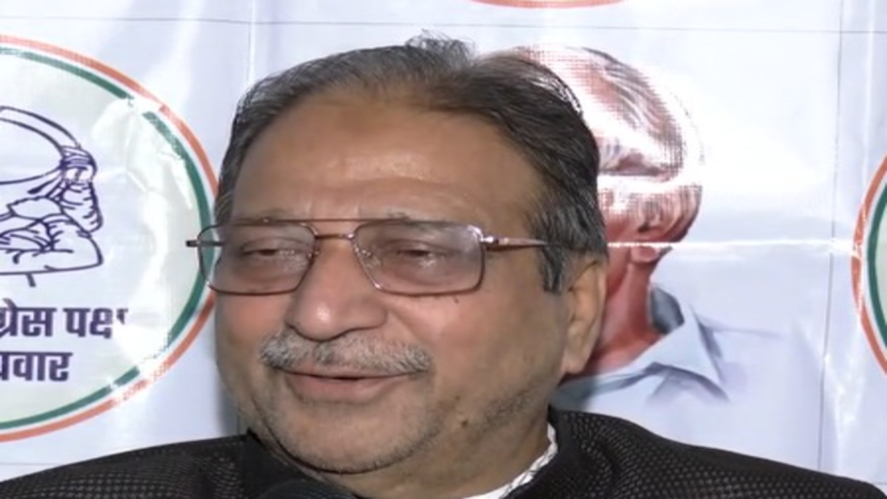 प्रियंका गांधी के 'गोमूत्र विशेषज्ञ' बयान पर बोले नसीम सिद्दीकी, 'विज्ञान प्रयोगों और तथ्यों पर आधारित होता है'
