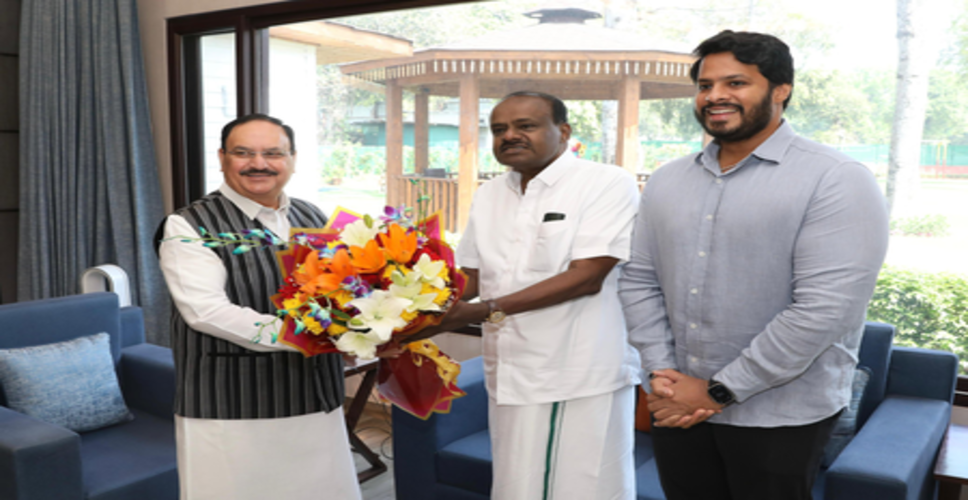 दिल्ली में केंद्रीय मंत्री जेपी नड्डा से मिले जेडीएस नेता एचडी कुमारस्वामी और यूथ विंग के प्रदेशाध्यक्ष निखिल कुमार