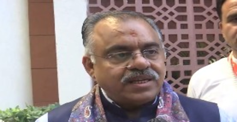 आप सांसदों के इस्&zwj;तीफे पर बोले तरुण चुघ, 'अपने ही जाल में फंसी पार्टी'