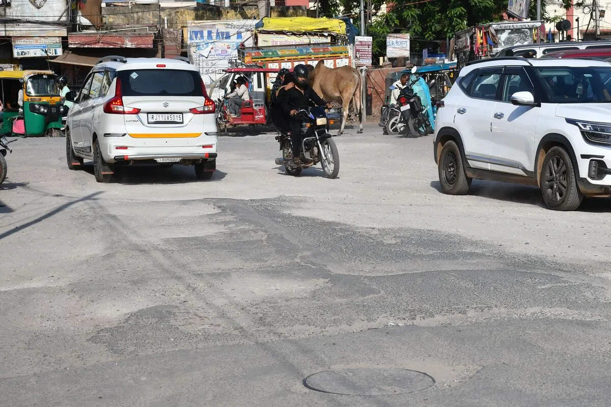 धौलपुर में 28 करोड़ की लागत से सड़क विकास कार्य तेज, गौरव पथ से शुरू हुई योजना अब सीसी रोड में तब्दील