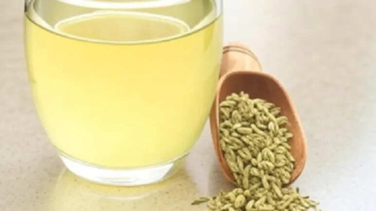 गर्मी में पेट की समस्याओं से राहत दिला सकती है सौंफ, जानें कैसे करता है काम
