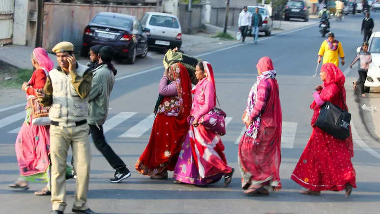 बीकानेर का 'वकील' बना हैवान, छात्रा को अगवा कर चलती कार में गैंगरेप, ग्रामीणों ने पीछा किया तो सड़क पर फेंका