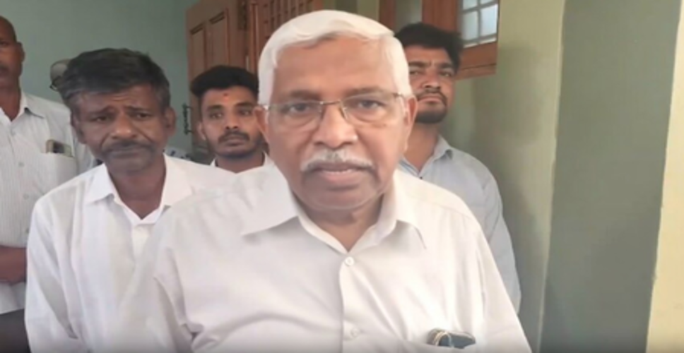 पेट्रोल-डीजल की कीमतों में बढ़ोतरी को भाजपा ने वैश्विक संकट बताया, टीजेएस ने जनता पर 'बोझ' कहा