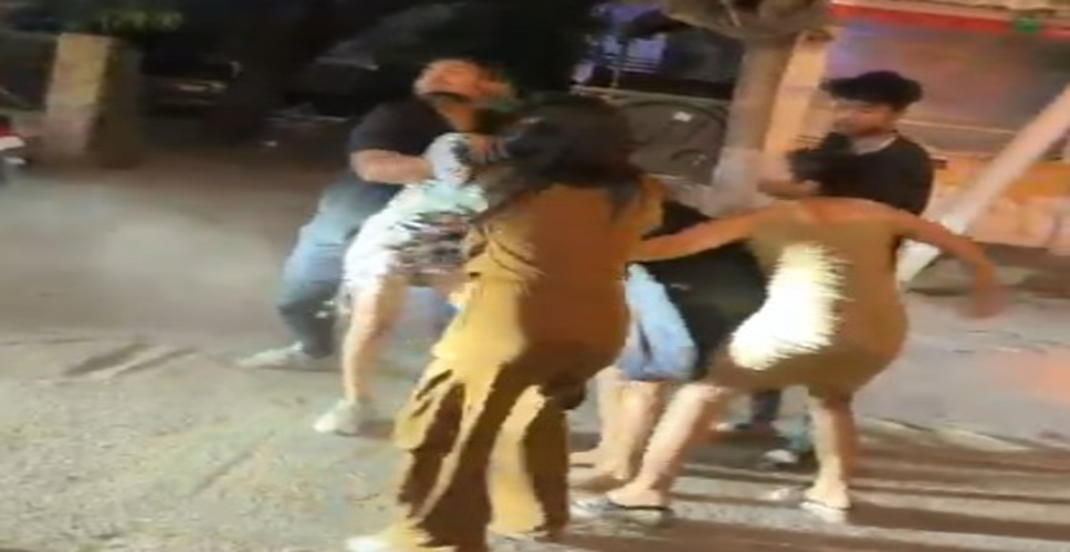 भोपाल के एमपीनगर में हाई वोल्टेज ड्रामा, क्लब के बाहर युवतियों में हुई मारपीट