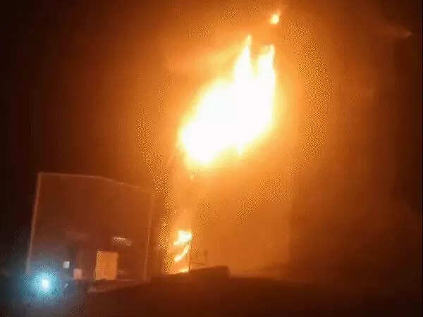 पाली की ग्वार-गम फैक्ट्री में आधी रात भीषण आग, जलते कपड़ों में बाहर भागे मजदूर; ‘बचाओ-बचाओ’ चिल्लाते रहे