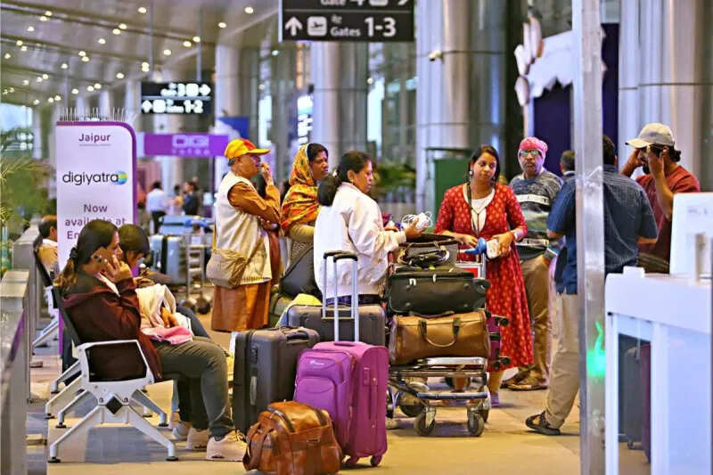 जयपुर एयरपोर्ट पर सनसनी, महिला ने 1 लाख दे कर खरीदे दो टिकट, सेना के जवानों ने दी चेतावनी