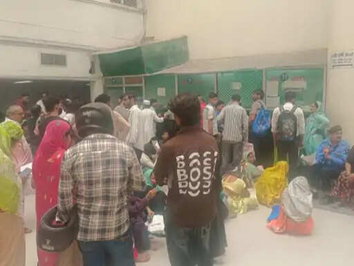 SMS अस्पताल में फिर दिखी बदइंतजामी! अचानक गुल हुई बिजली, ओपीडी से लेकर जांच सेवाएं ठप, मरीज घंटों रहे परेशान