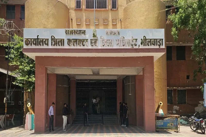 झालावाड़: जर्जर सरकारी स्कूल भवनों की मार, बच्चों की सुरक्षा को लेकर सवालिया निशान