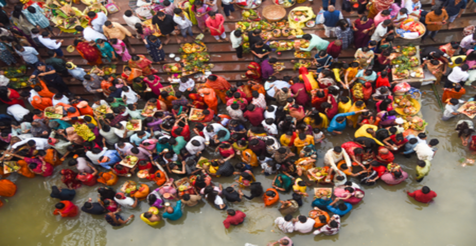 बिहार: छठ व्रतियों ने की खरना पूजा, 36 घंटे का निर्जला व्रत शुरू