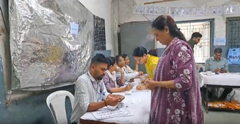गुजरात में स्थानीय निकाय चुनाव के लिए मतदान जारी, विधानसभा उपाध्यक्ष ने की वोट डालने की अपील