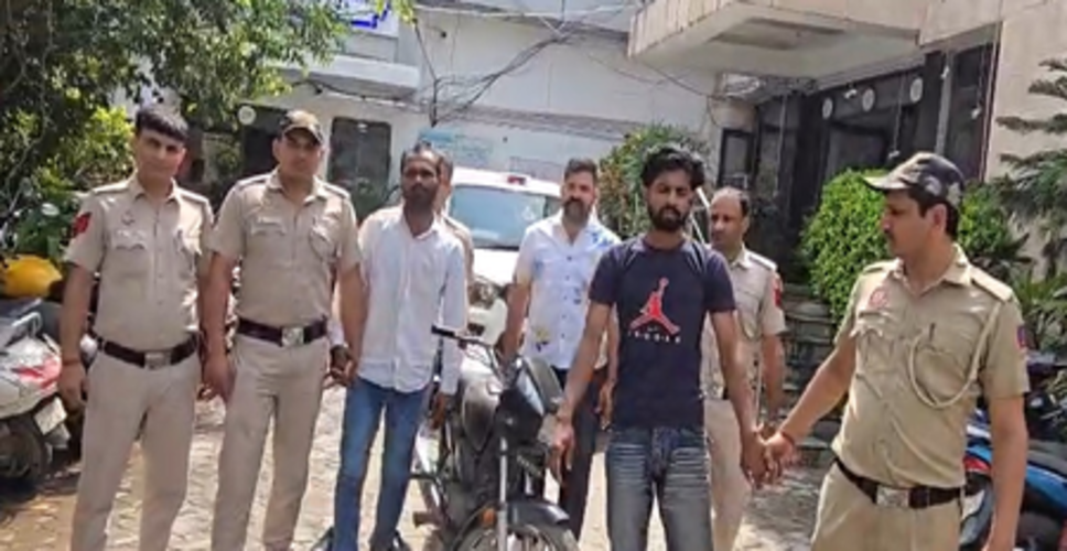 दिल्ली पुलिस ने दो वाहन चोर और चोरी का वाहन खरीदने वाले को किया गिरफ्तार