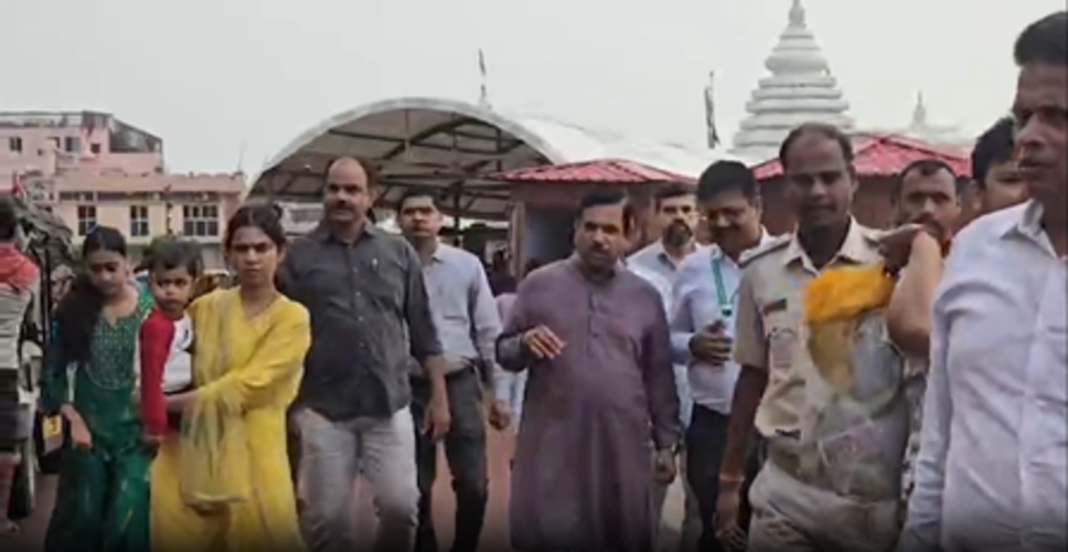 केंद्रीय मंत्री प्रल्हाद जोशी ने किए जगन्नाथ मंदिर में दर्शन, पीएम मोदी के लिए मांगा आशीर्वाद