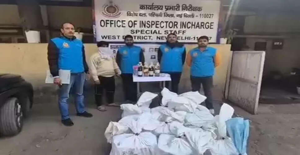 दिल्ली: प्रीमियम शराब मिक्सिंग रैकेट का भंडाफोड़, एक आरोपी गिरफ्तार