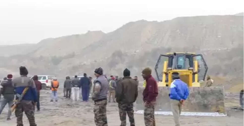 झारखंड: गोड्डा में ईसीएल के डंपिंग यार्ड में गोलीबारी, डोजर को जलाने का प्रयास