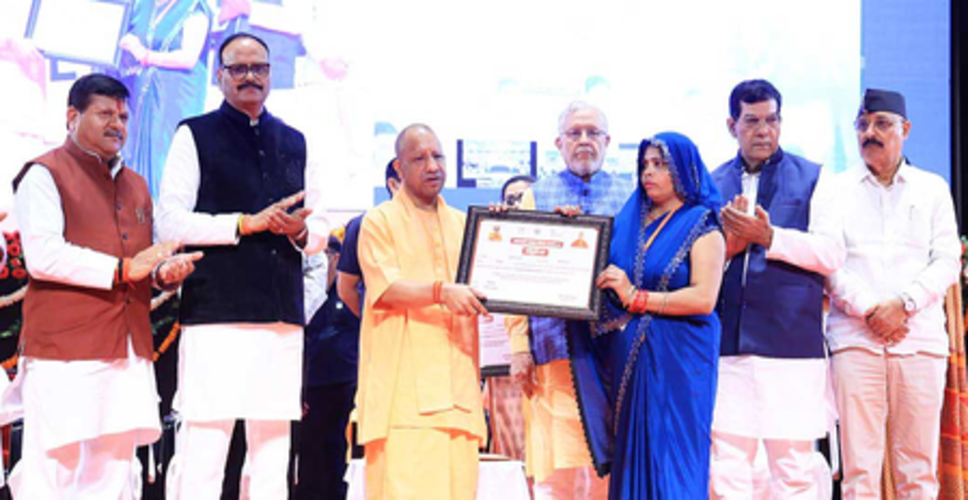 पिछली सरकारों में पाले गए माफिया ने गरीबों की जमीनें कब्जाईं, अब वहीं पर गरीबों के लिए बनेंगे घर: सीएम योगी