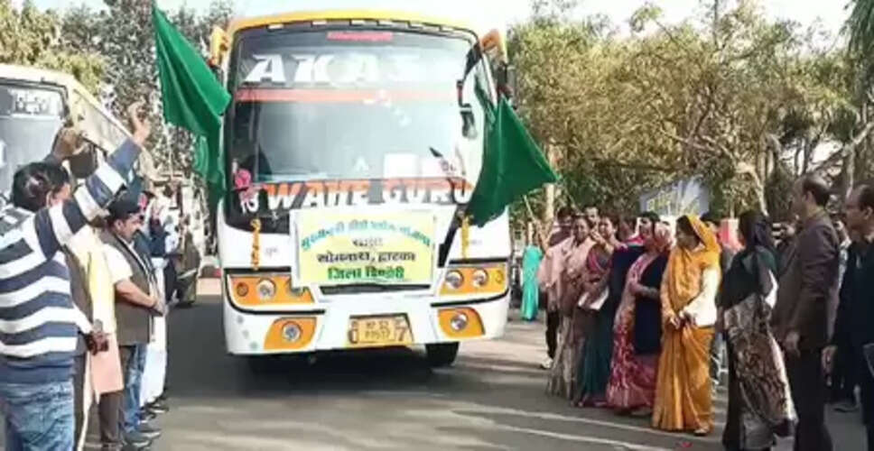 मध्य प्रदेश: डिंडौरी से मुख्यमंत्री तीर्थ दर्शन के लिए 200 बुजुर्ग सोमनाथ के लिए रवाना