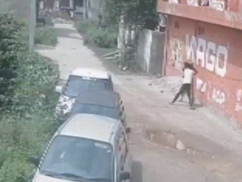 जयपुर में छात्र पर जानलेवा हमला, फुटेज में देंखे दौड़ा-दौड़ाकर लाठी-सरियों से पीटा, रिवॉल्वर के बट से सिर फोड़ा; डेढ़ लाख रुपये और चेन लूटकर फरार