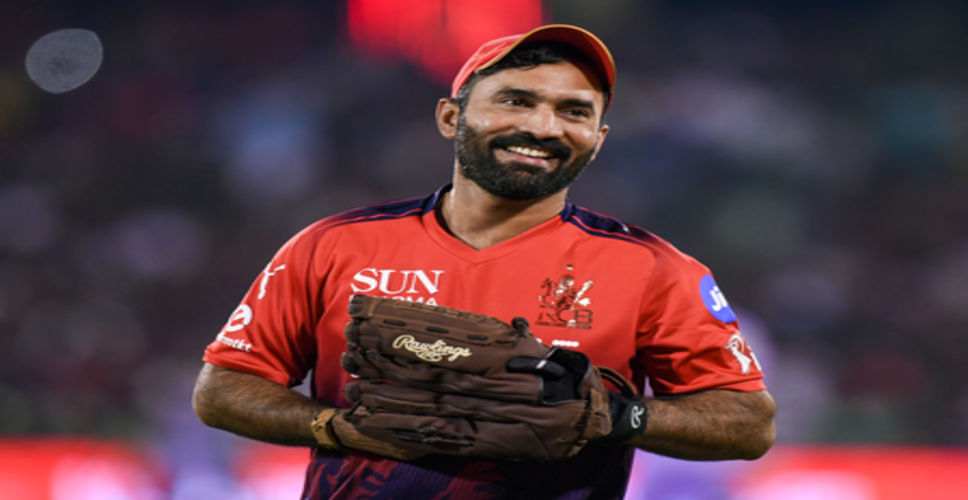'मैं आज जो कुछ भी हूं, आरसीबी फैंस की वजह से हूं': दिनेश कार्तिक
