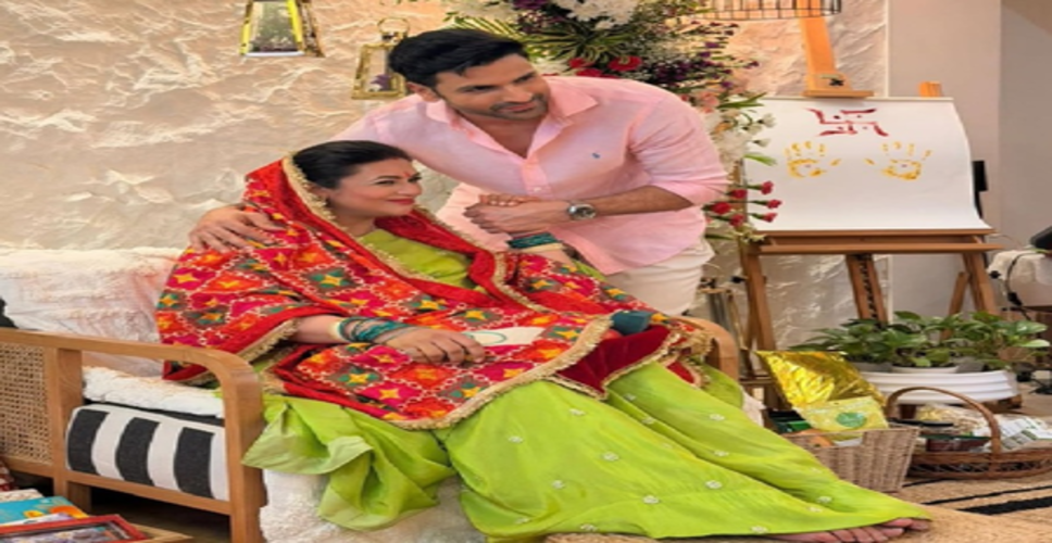 दिव्यांका त्रिपाठी के बेबी शॉवर में जुटे टीवी सितारे, &lsquo;ये हैं मोहब्बतें&rsquo; की टीम ने बढ़ाई रौनक