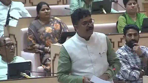 मदन दिलावर बोले- कांग्रेस ने तो सत्यानाश कर दिया, जूली का पलटवार- जो पूछा गया है, उसका जवाब दो