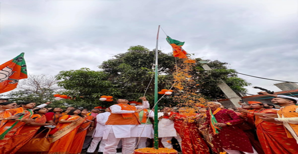 बिहार में भाजपा ने मनाया स्थापना दिवस, 47 किलो बांटे गए और 47 दीप हुए प्रज्वलित