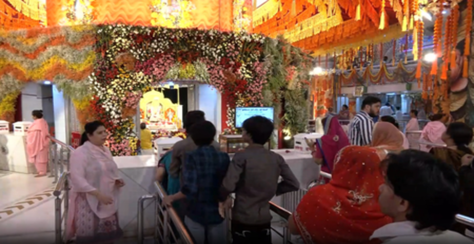 चैत्र नवरात्र के पांचवें दिन झंडेवाला माता मंदिर में उमड़ा आस्था का सैलाब, स्कंद माता की भक्ति में डूबे श्रद्धालु