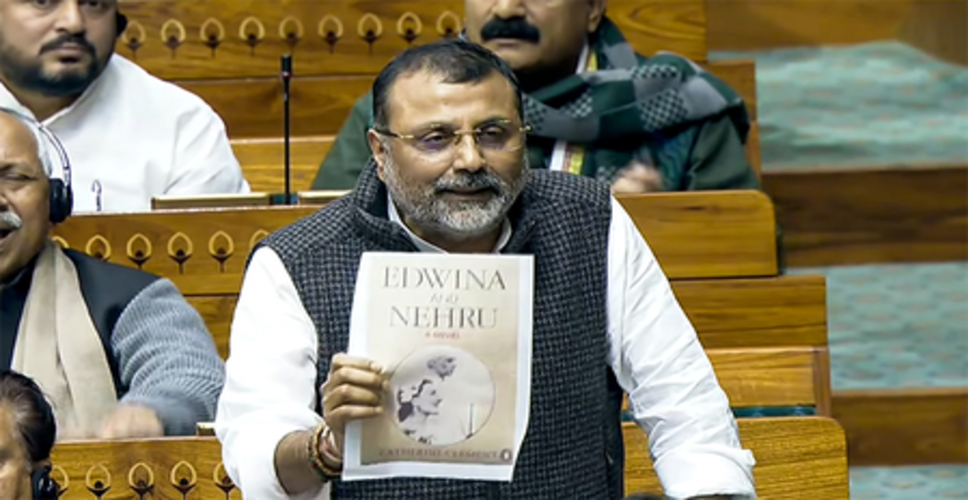 भाजपा सांसद ने कांग्रेस और गांधी परिवार का 'इतिहास' बताने वाली 40 किताबों की लिस्ट जारी की