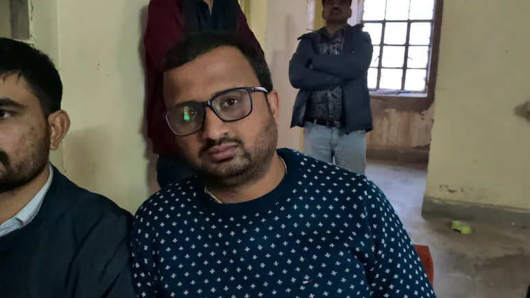 RIICO ऑफिस का अधिकारी 30000 की रिश्वत के साथ गिरफ्तार, प्लॉट पर काम शुरू करने के लिए हुई थी डील