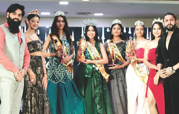 वीडियो में देखें जयपुर में ‘क्वीन ऑफ इंडिया 2025 सीजन-4’ का भव्य ग्रैंड फिनाले, फैशन और टैलेंट का दिखा शानदार संगम